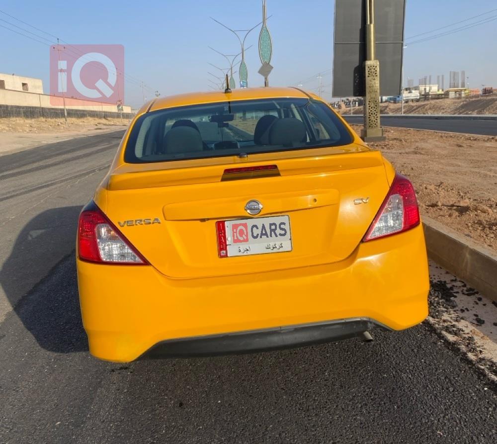 نيسان فيرسا